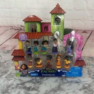 NIB Disney ENCANTO MI Familia figure set